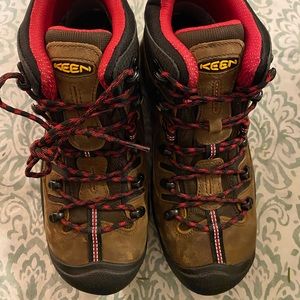 NWOT MENS Keen steel toes